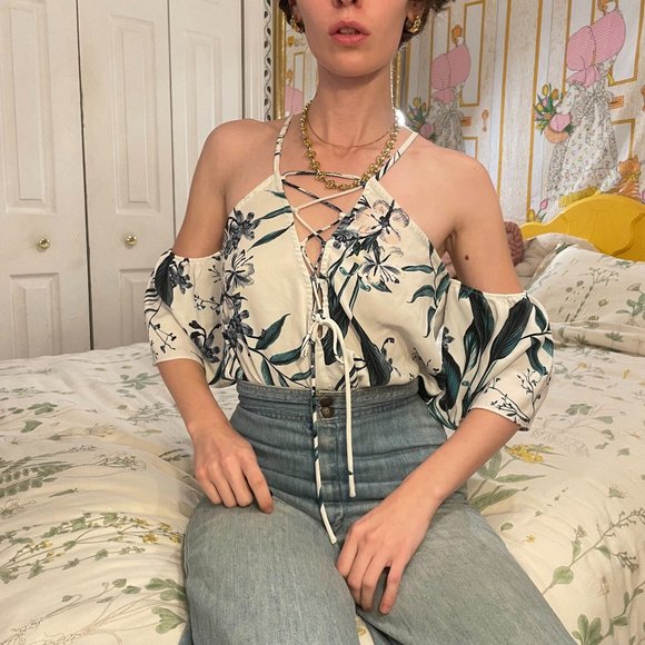 Off the shoulder tropical white and green blouse with bell sleeves! - Picture 4 of 12